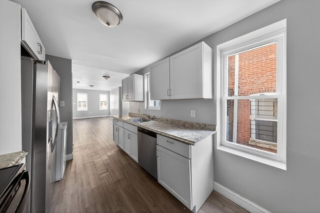 Building Photo - 1316 W 3rd St