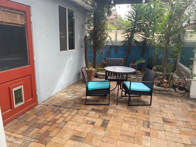 Foto del edificio - 3554 Colonial Ave