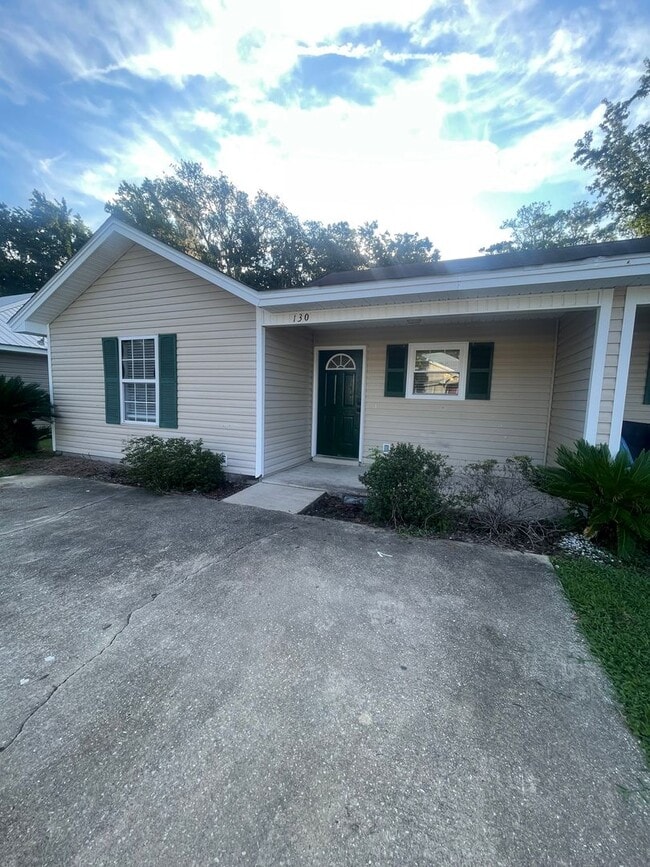 Building Photo - 130 Leeswood Cir