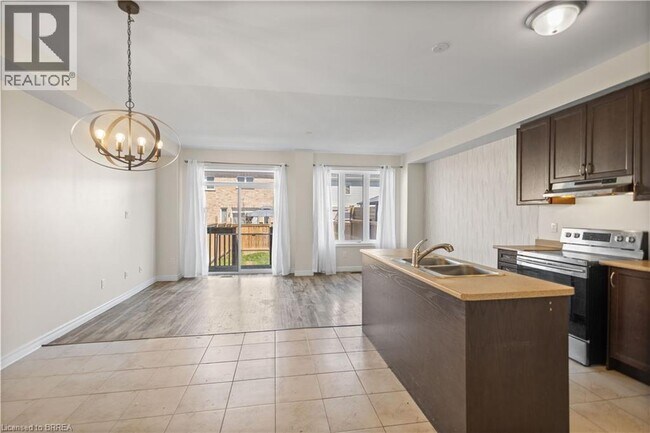 Photo du bâtiment - 57 Hartley Ave.