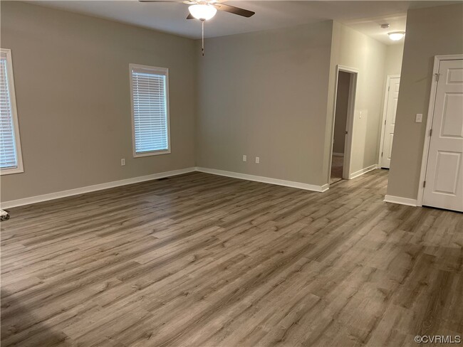 Foto del edificio - 14112 Laketree Dr