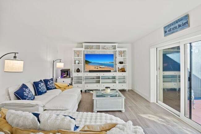 Foto del edificio - 5888 SE Riverboat Dr