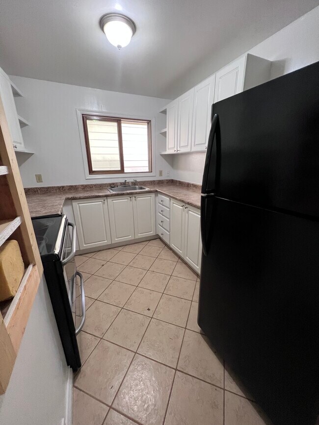 Kitchen - 3456 S Reynolds Ln