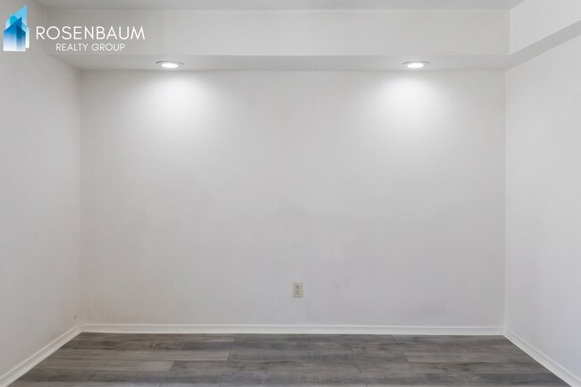 Foto del edificio - 2-Bedroom, 1.5-Bath Two-Story First-Floor Apartment in a 4-Plex with Mountain Views