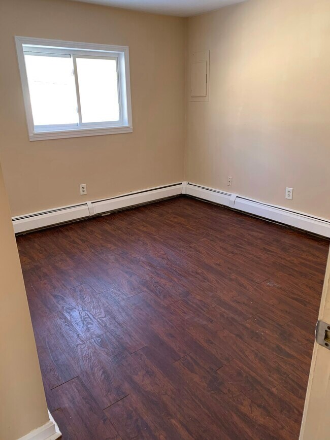 Building Photo - 819 Westminster Hill Rd