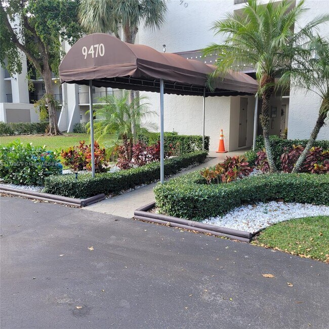 Building Photo - 9470 Poinciana Pl