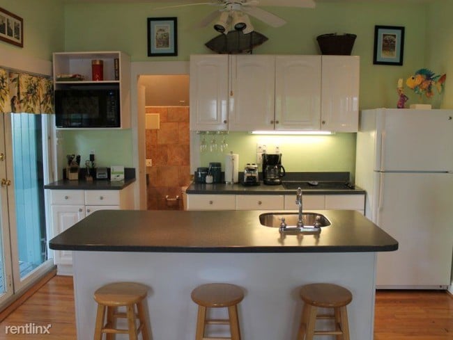 Building Photo - 2 br, 1 bath House - Perfect Pineapple