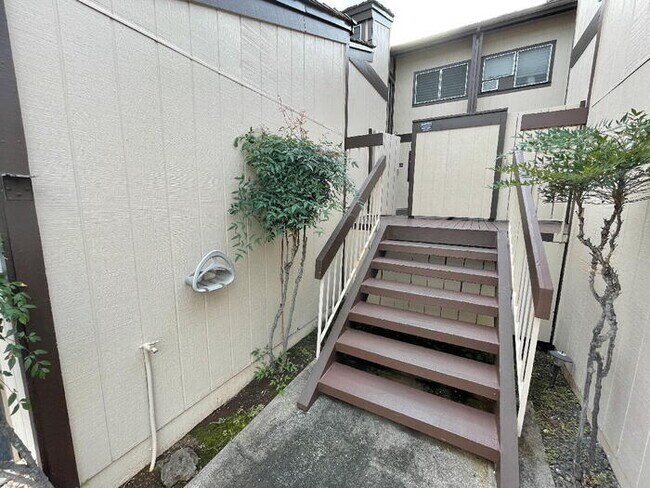 Building Photo - 98-1094-1094 Komo Mai Dr