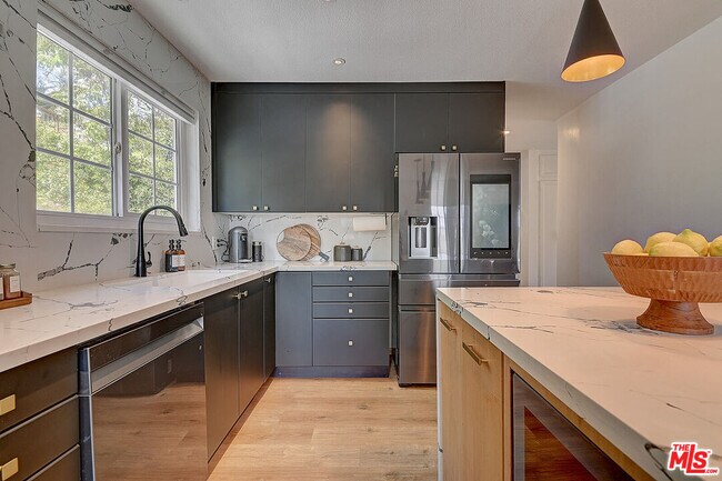 Foto del edificio - 5637 Heatherdale Dr