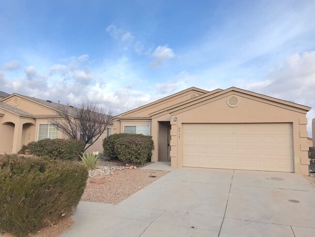 Building Photo - Ventana Ranch 3 bedroom. Brand new Floorin...