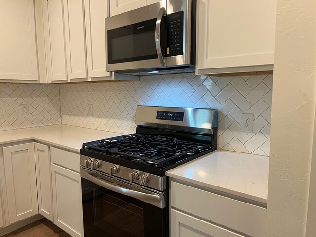 Building Photo - First Month Free - Dream Floorplan!