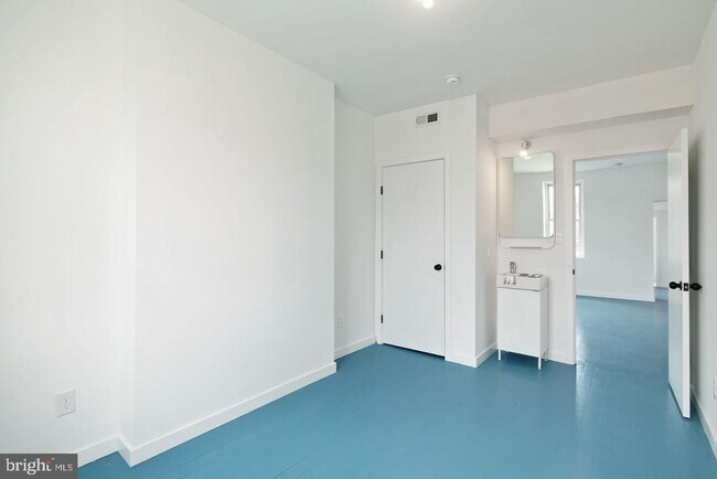Foto del edificio - 2329 Frankford Ave