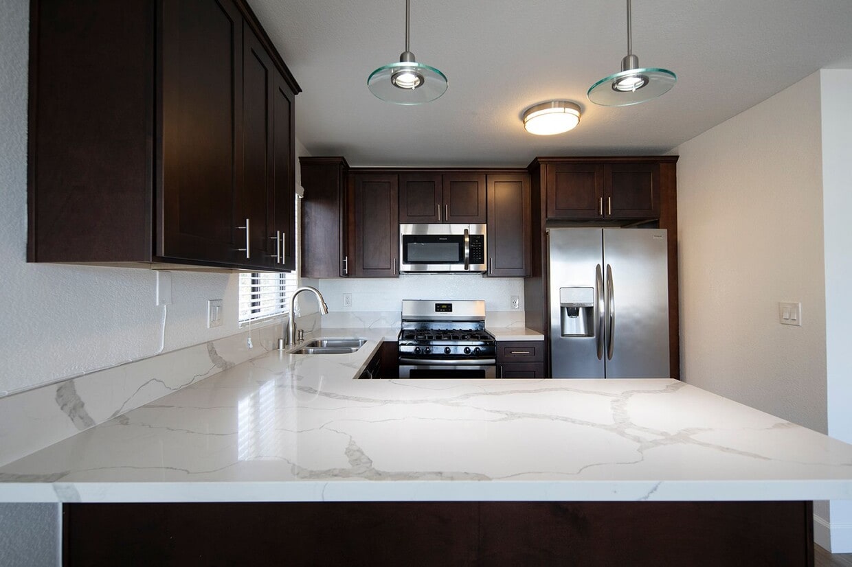 Primary Photo - Beautiful Bird Rock 1 Bedroom with Washer/...