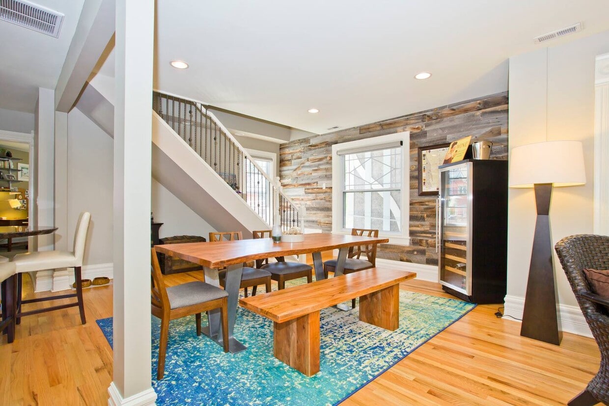 Foto principal - 1156 N Logan St
