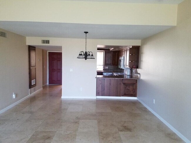 Foto del edificio - 5483 N 77th St