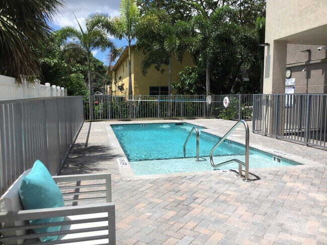 Foto del edificio - 1550 NE 34th Ct