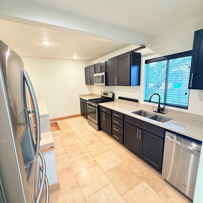 Building Photo - 3025 E 15th Ave