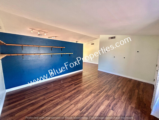 Foto del edificio - 9638 E Blanding Ln