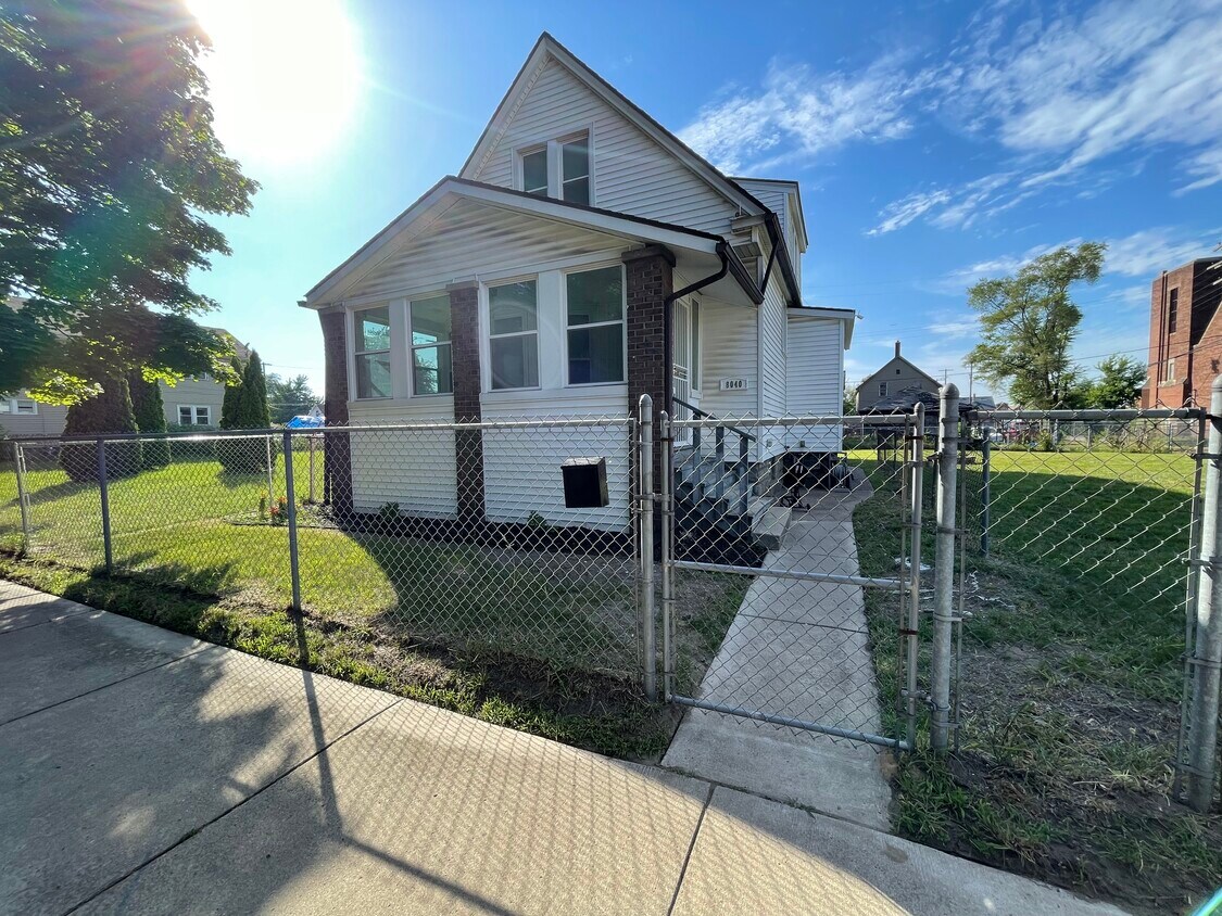 Primary Photo - 8040 Lane St