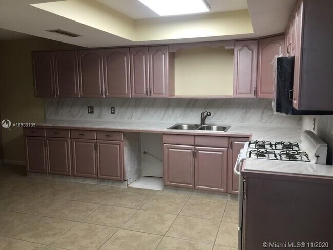 Building Photo - 9061 NW 25th Ct