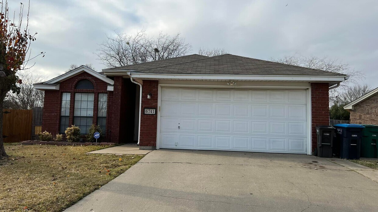 Primary Photo - 6741 Haltom Rd