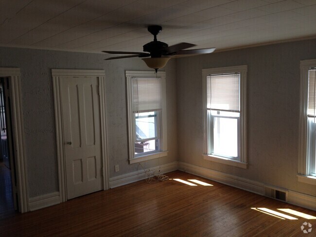 Building Photo - 267 Sanford St