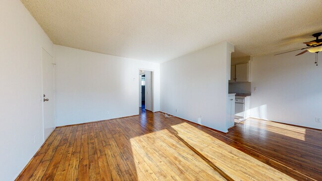 Building Photo - 1552 Armacost Ave