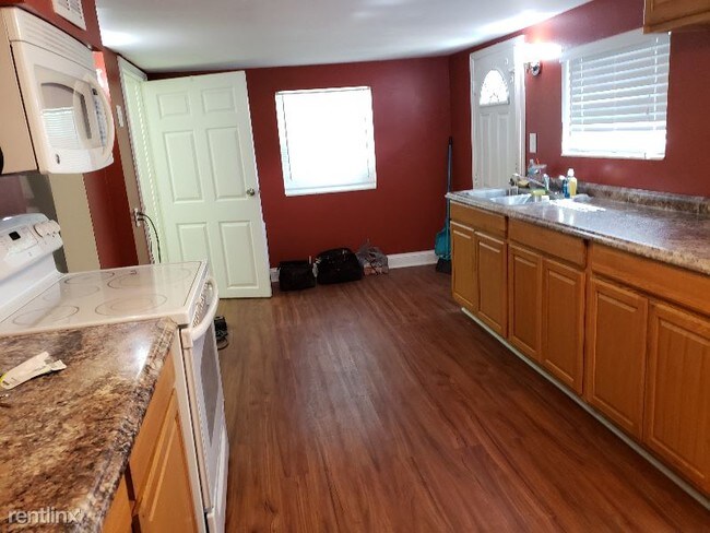 Building Photo - 3 br, 1 bath House - 620 S Mulrennan Rd