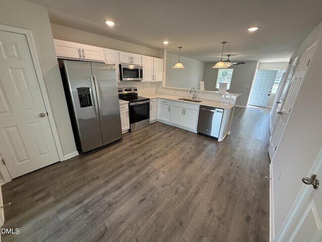 Building Photo - 1006 Peony Ln