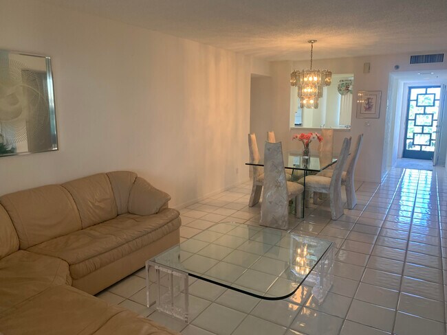 Foto del edificio - 7360 S Oriole Blvd
