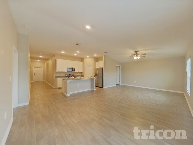 Foto del edificio - 9496 Revere Ave