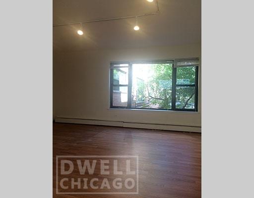 Building Photo - 6000 N Kenmore Ave