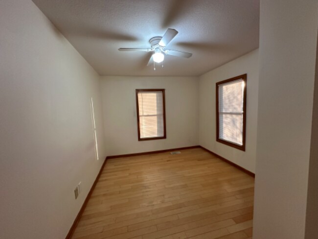 Foto del edificio - 464 N Maple St