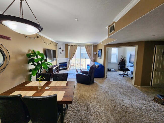 Foto del edificio - 5240 Premiere Hls Dr