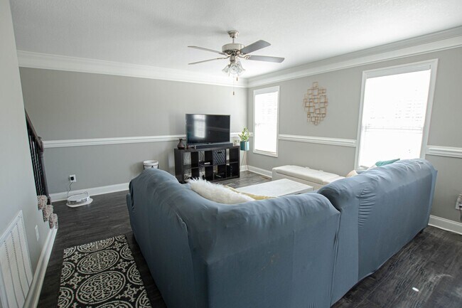 Foto del edificio - Pet Friendly Three Bedroom!