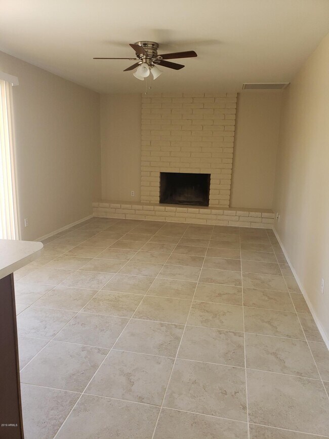 Building Photo - 4132 W Poinsettia Dr