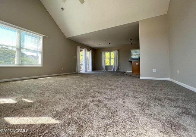 Building Photo - 200 E Landing Dr