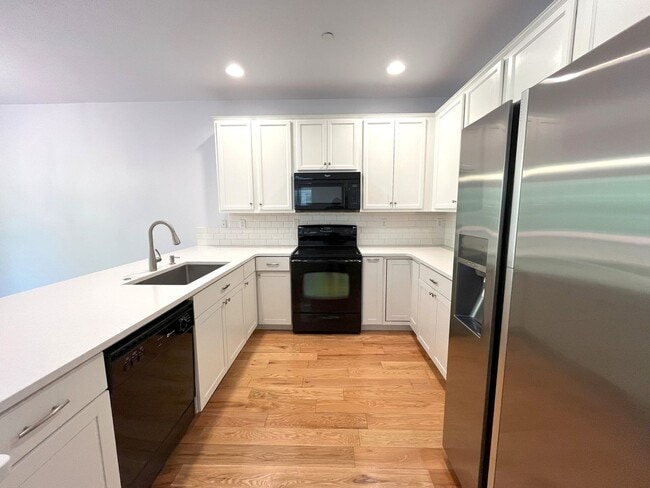 Building Photo - Spacious 3-Bedroom Home with Wooded Views ...
