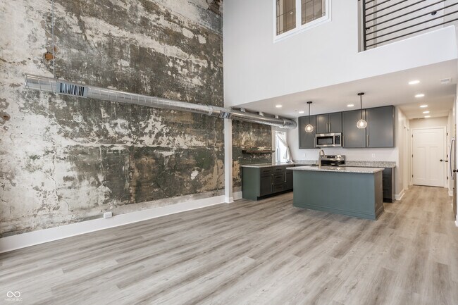 Foto del edificio - 104 W Main St