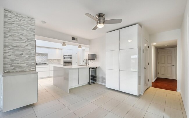 Foto del edificio - Exclusively Marketed by Wajdi Ahmad with Realty Of America. For more information please visit HAR...