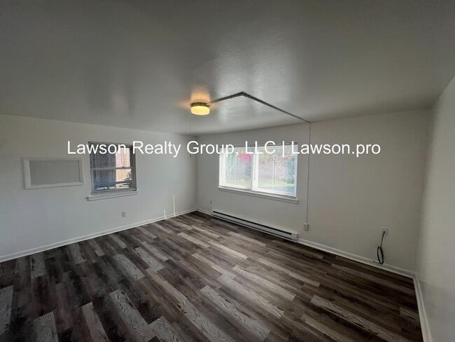 Foto del edificio - Suburban 739-741