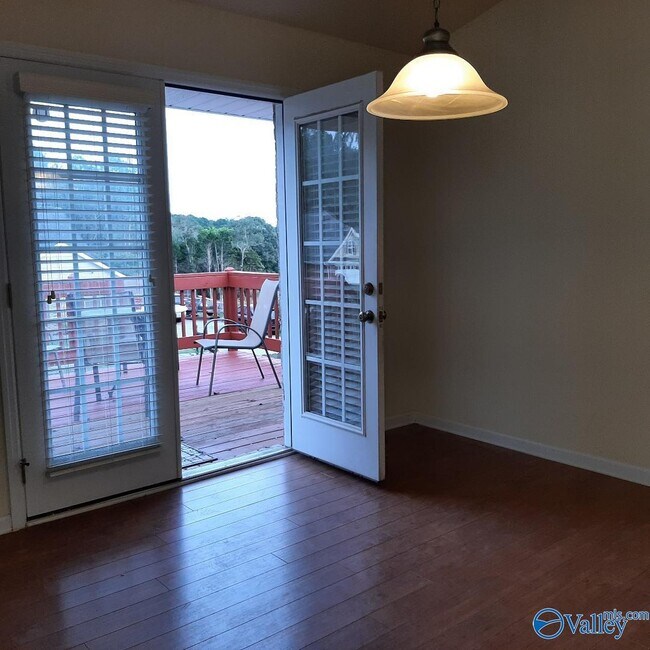 Foto del edificio - 160 Alderwood Dr