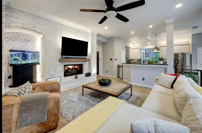 Photo - 7807 Allegro Dr House