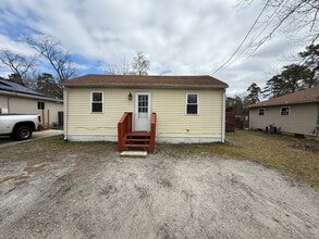 Building Photo - 72 Peony St