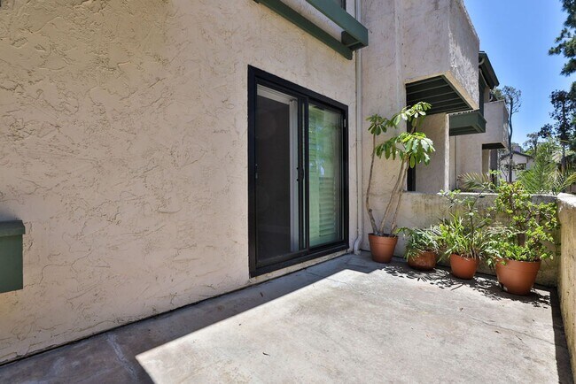 Building Photo - La Jolla Townhome with Garage & Private Deck
