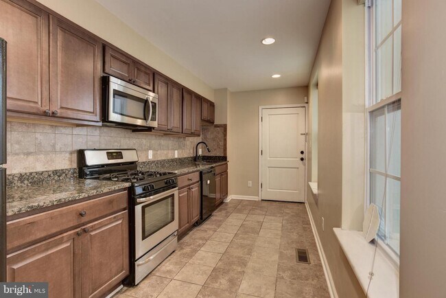 Photo - 764 Ramsay St Townhome