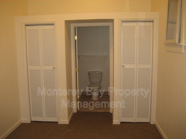 Building Photo - 211 Forest Ave