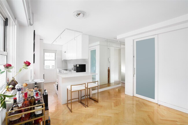 Foto del edificio - 153 E 57th St