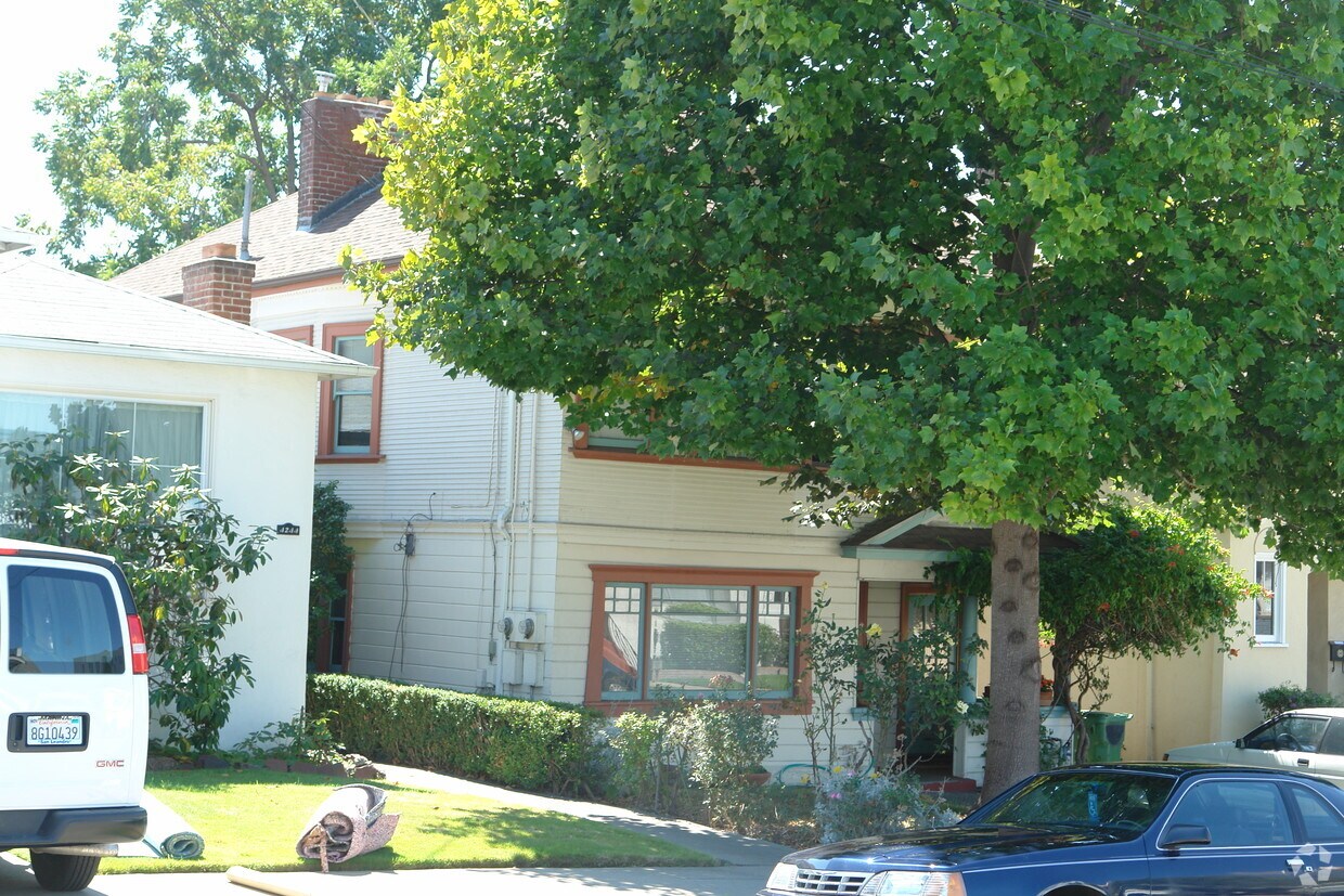 Building Photo - 4238-4240 Montgomery St