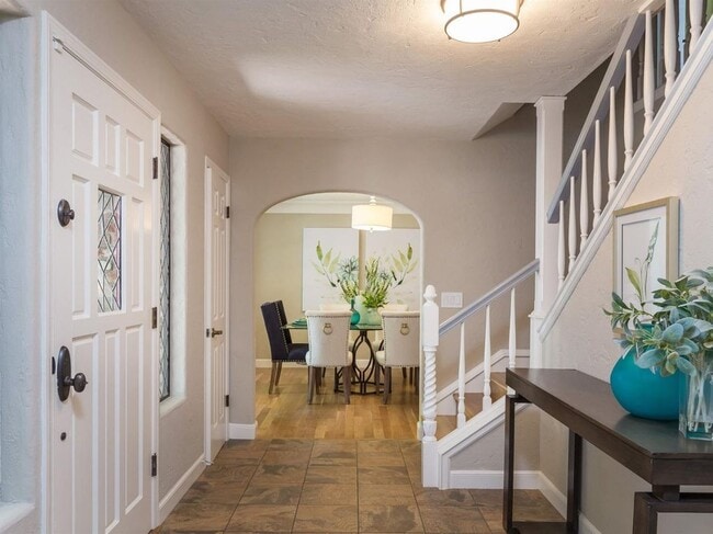 Building Photo - 1084 Fife Ave